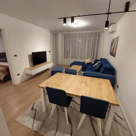 Apartment West 65