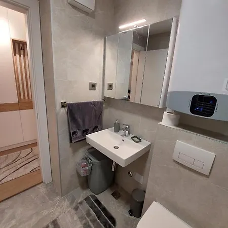 Apartment West 65