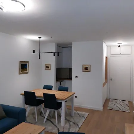 Apartment West 65